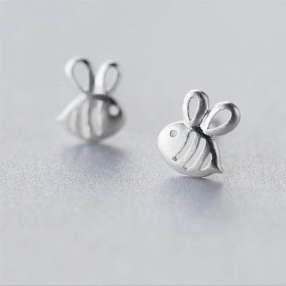 Sterling Silver Bee stud earrings 🐝🐝🌸